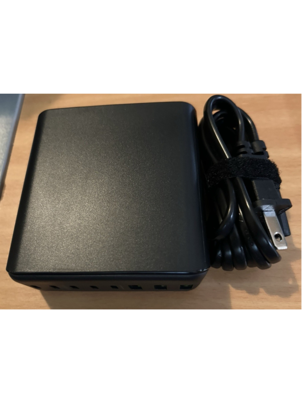 Gan 8 Port USB C Charger Model: B400 Black New Input AC100-240V